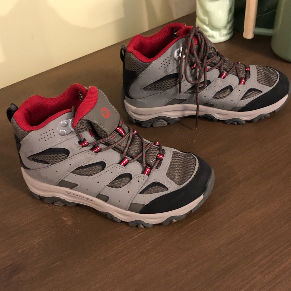 Merrell Moab 3 Mid Waterproof Boot
Color: Boulder/Red
Size: 4 Width: W